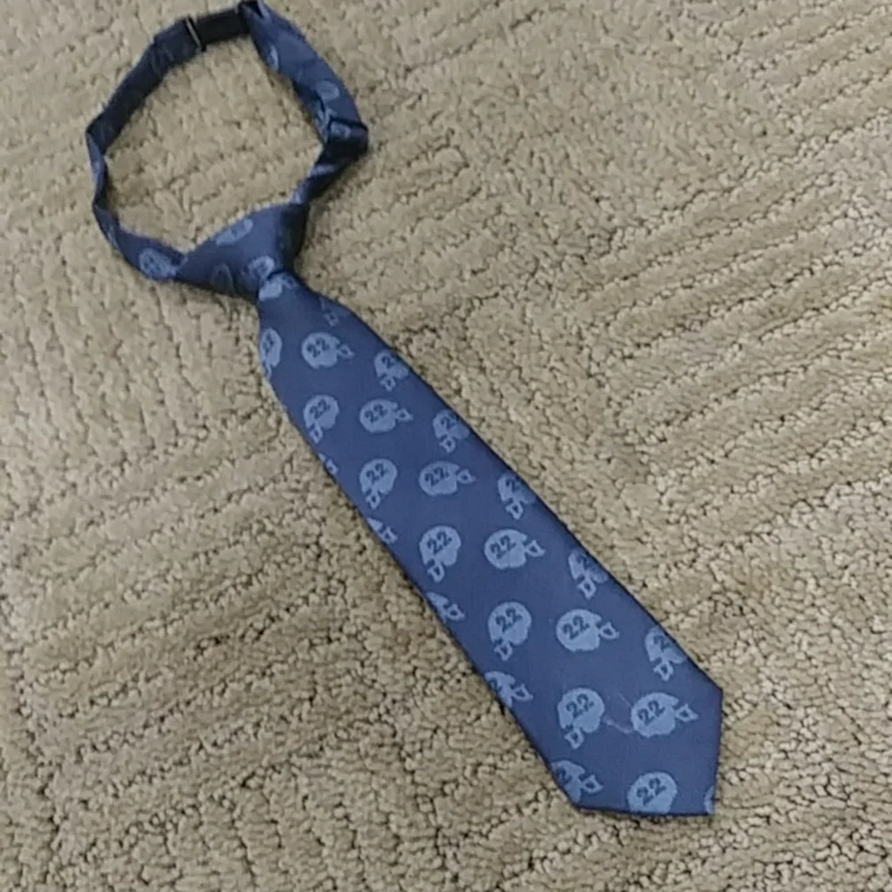Children's Place clip on football tie 6-18 mos